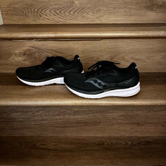 Saucony ladies form fit Black sneakers, - Picture 6 of 7